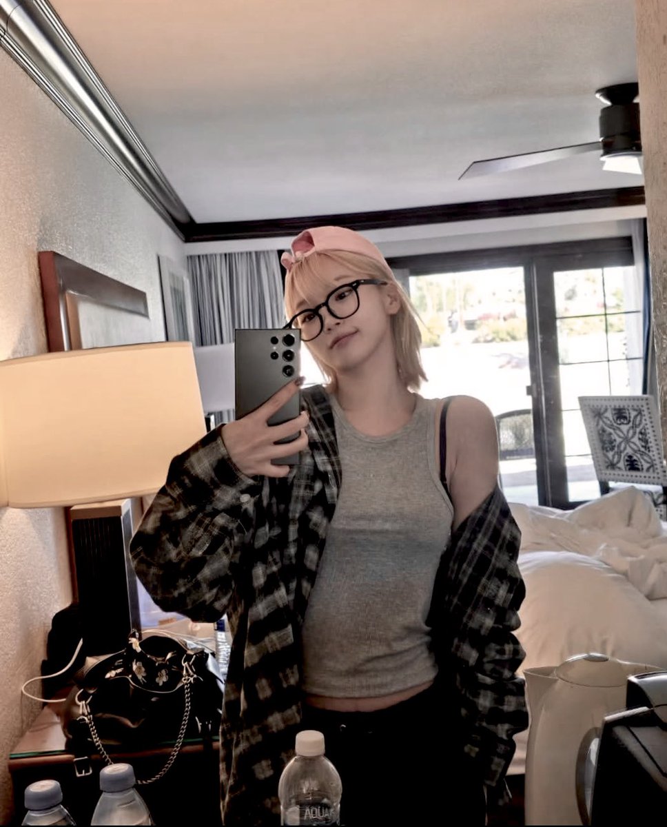 ۫𝓻𝓸𝓶𝓪 ۫ 𝜗𝜚 ࣪˖ tweet media
