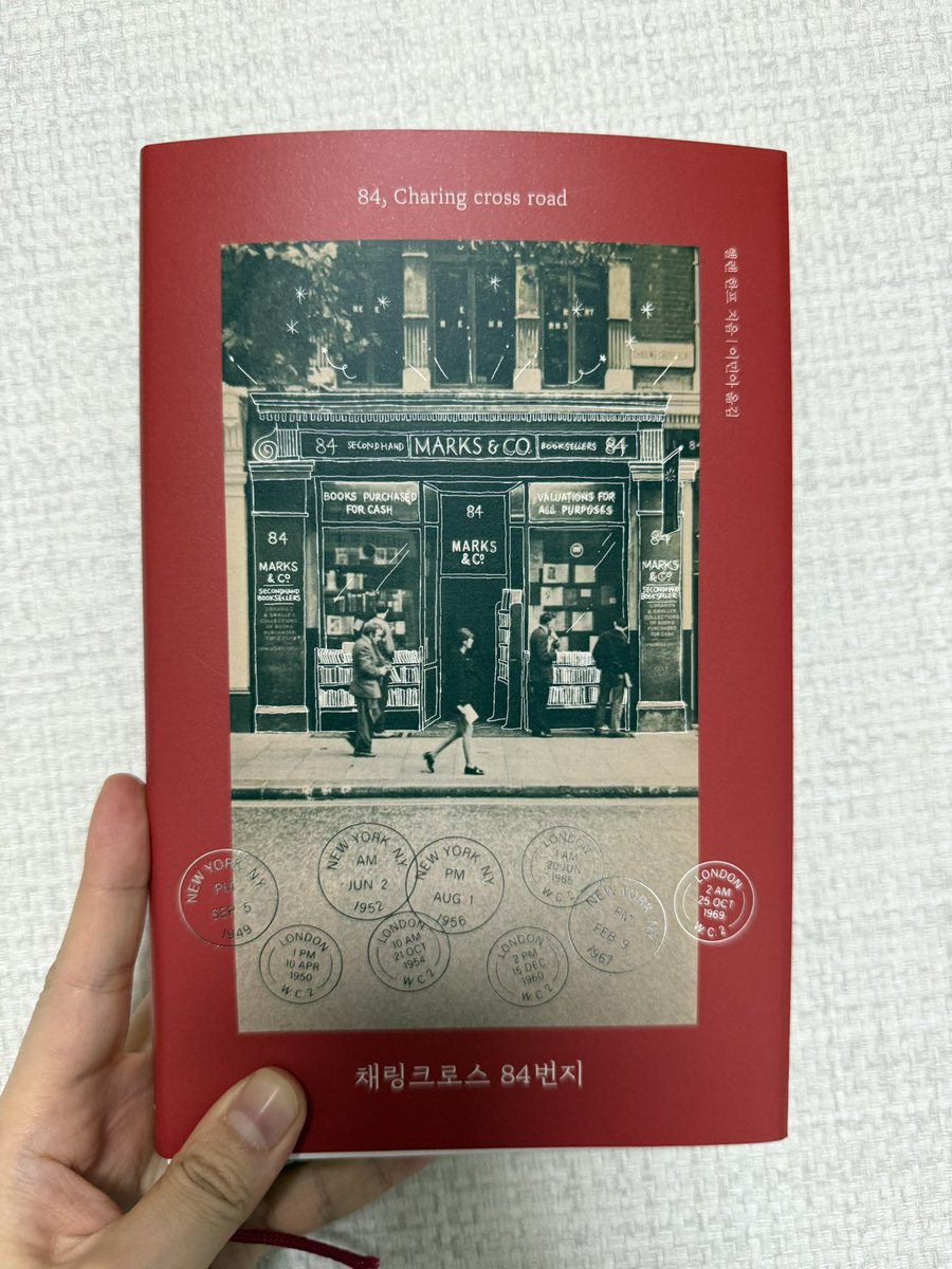 Doeunha_'s tweet photo. 킬링타임으로 샀던 소설책이 기대보다 별로였어서…🥲 오늘 새로 산 책들에 기대를 걸어 보기로 한다. <채링크로스 84번지>는 영화로 먼저 봤던 작품이라 어느 정도 보장이 된 책이므로… https://t.co/Jh5uwgU9EM