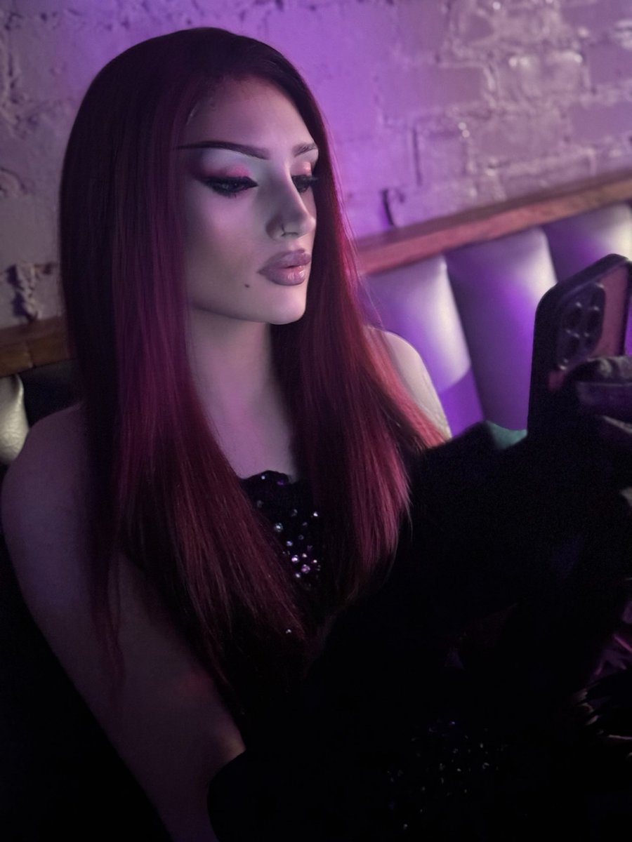 Sitting *unbothered* 🥰