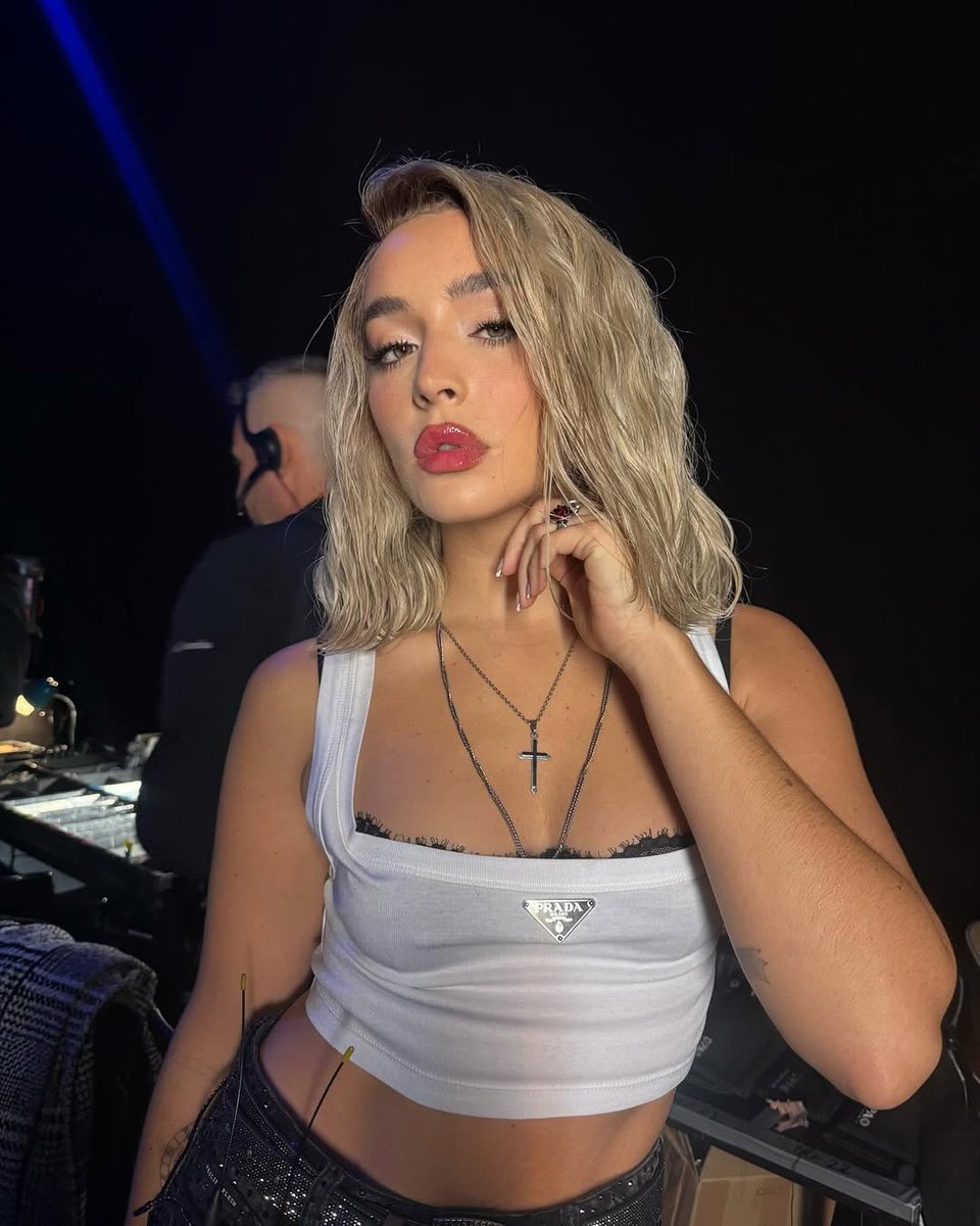 acrossmimii's tweet photo. la persona más guapa del mundo el mejor look te pasaste te amo https://t.co/b2BjUwsdoV