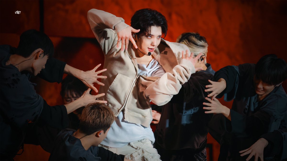 K2_1230_'s tweet photo. 241221 🐍

#조슈아 #홍지수
#ジョシュア #JOSHUA 
#세븐틴 #SEVENTEEN

HD 🔗：https://t.co/x1RMzpw9zx https://t.co/G2DOiONYc8
