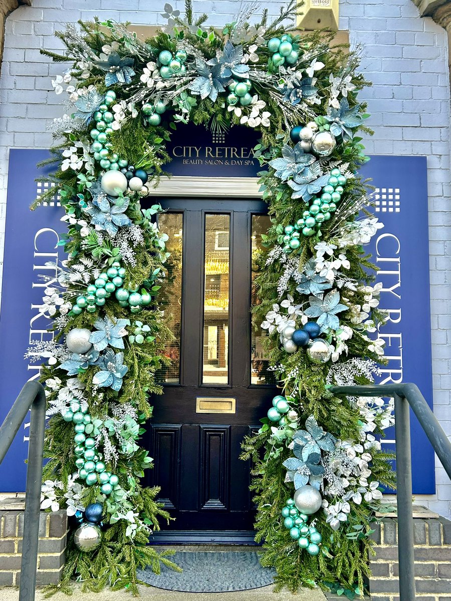 Christmas Gifting Made Easy 🎄🎅🏻
No Queues 😩
No Hustle &amp; Bustle 😕
No Car Parking Issues (Our is FREE at our Jesmond salon) ☺️
Our team are on hand to help you today. Whether it’s a gift voucher or special Christmas present 💝 So get glowing and head down to our Jesmond salon 🥳