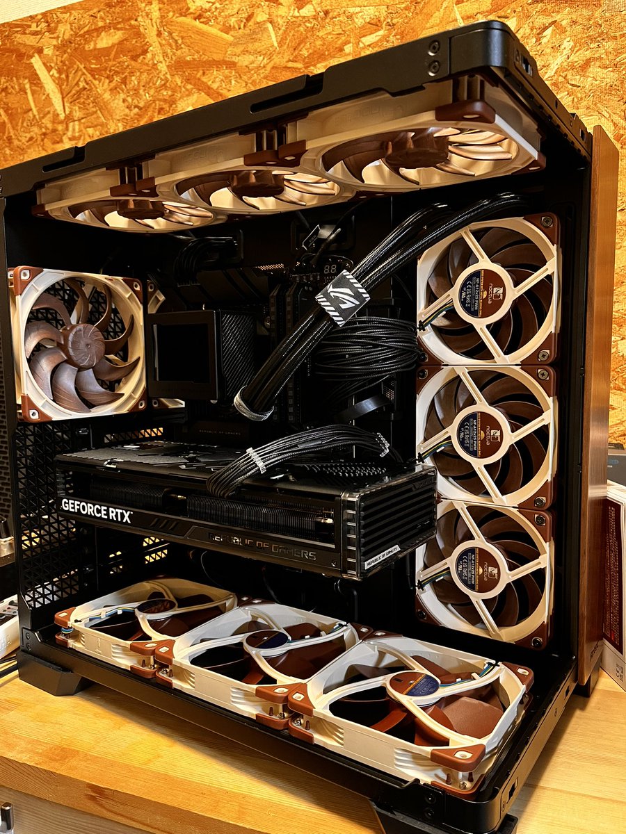 M0s40's tweet photo. CPU:AMD  #9800X3D
GPU: #ROG STRIXGAMING 4070TiSUPER
MB:ROG CROSSHAIR X870E
SSD①•②: #WD SN850X 1TB&amp;2TB
MEM: #CORSAIR DOMINATOR PLATINUM DDR5 6000MHz 32GB×2
ｹｰｽ: #ANTEC C8curvewood
ｸｰﾗｰ:ROG RYUJIN Ⅲ 360
PSU:ROG STRIX1200wPLATINUM
FAN:120×6 140×7
#ASUS
#noctua
#無々ひさぎ https://t.co/l6XrBc9xIL