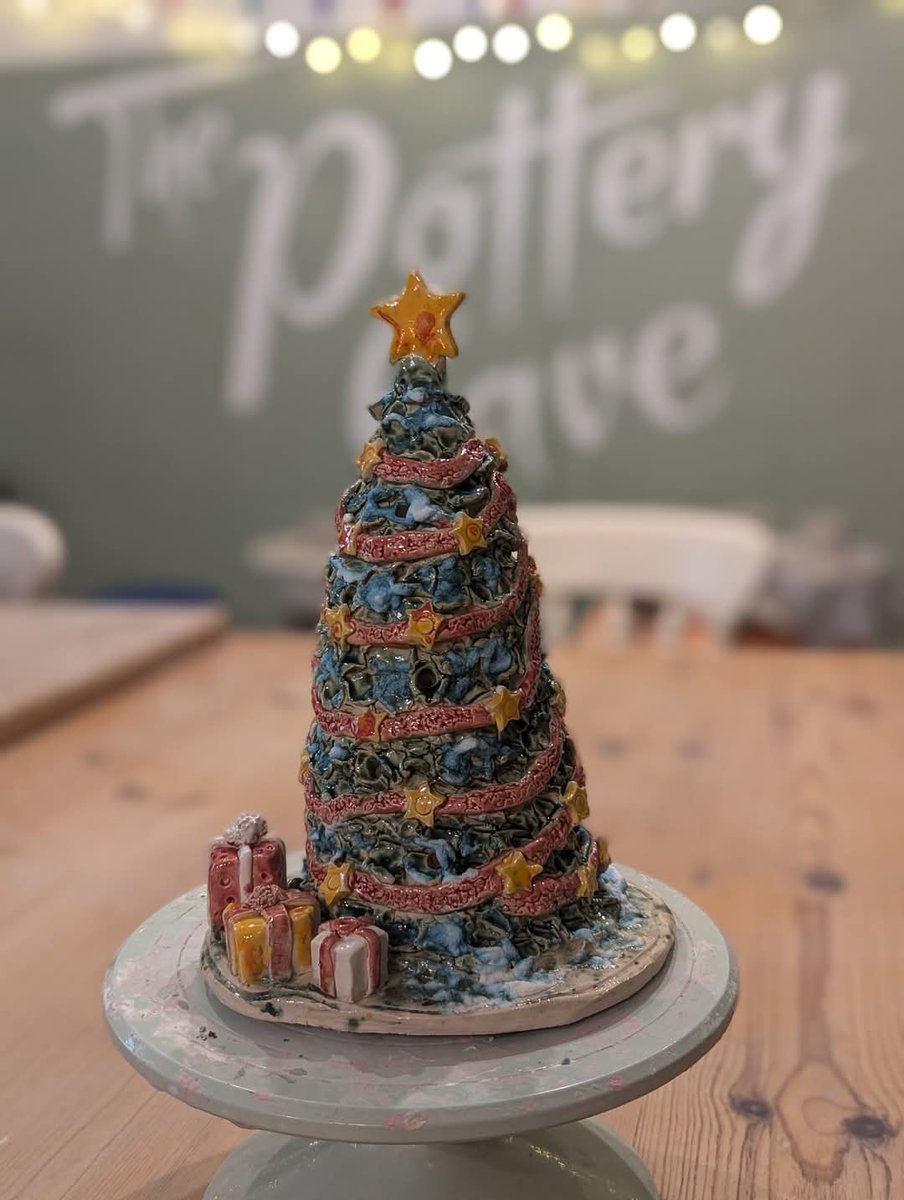 🏃‍♂️ There's still time to buy a gift voucher for Christmas 🎁🙂👌⭐
How to Buy:
Online: Visit our website …ve-earth-fire-ceramics.sumupstore.com/products (we can email them to you.)

Email: Contact our team at thepotterycave1@gmail.com

Give the gift of creativity this Christmas! 🎄✨
#Staffordshire