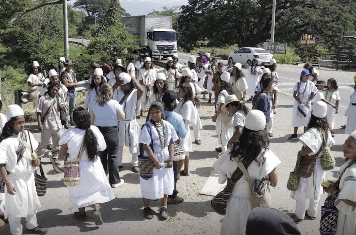 AlfonsoCampoM's tweet photo. Saludo al pueblo arhuaco con mi constante voz amistosa a quien solicito con todo respeto el desbloqueo de las vías de acceso a Valledupar iniciando por permitir  corredores humanitarios que faciliten la movilidad de quienes enfrentan la urgencia de trasladarse por estas razones. https://t.co/HVAVCS1MZr