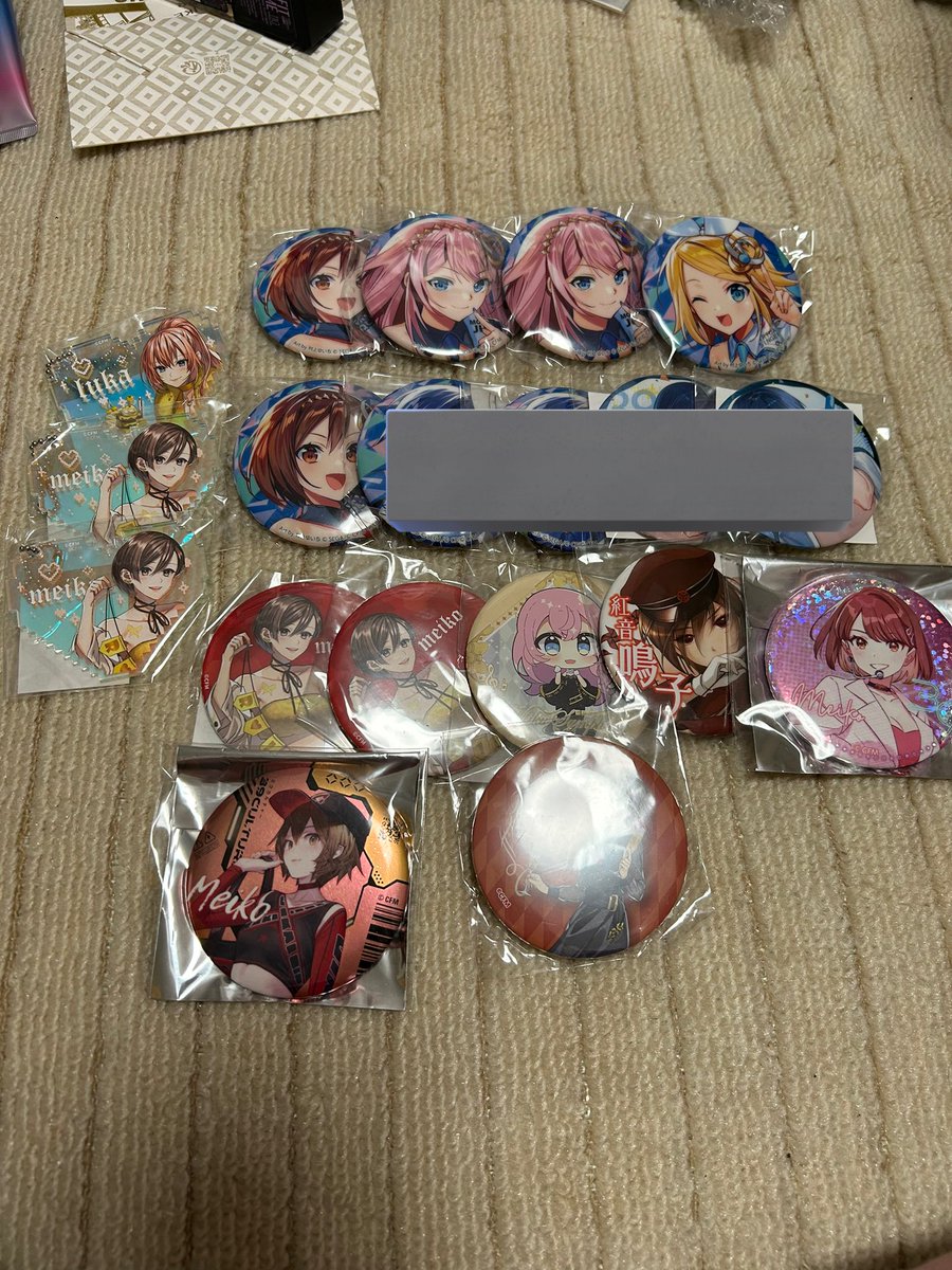 majyo2333's tweet photo. @_EBlten お声掛けありがとうございました。
こちらでございます。
アクスタ1点に対してこちらのクッズから5点同梱をお願いします。
譲渡値段は全て定価以下になります。
よろしくお願いします。 https://t.co/Otsj8iEdzY