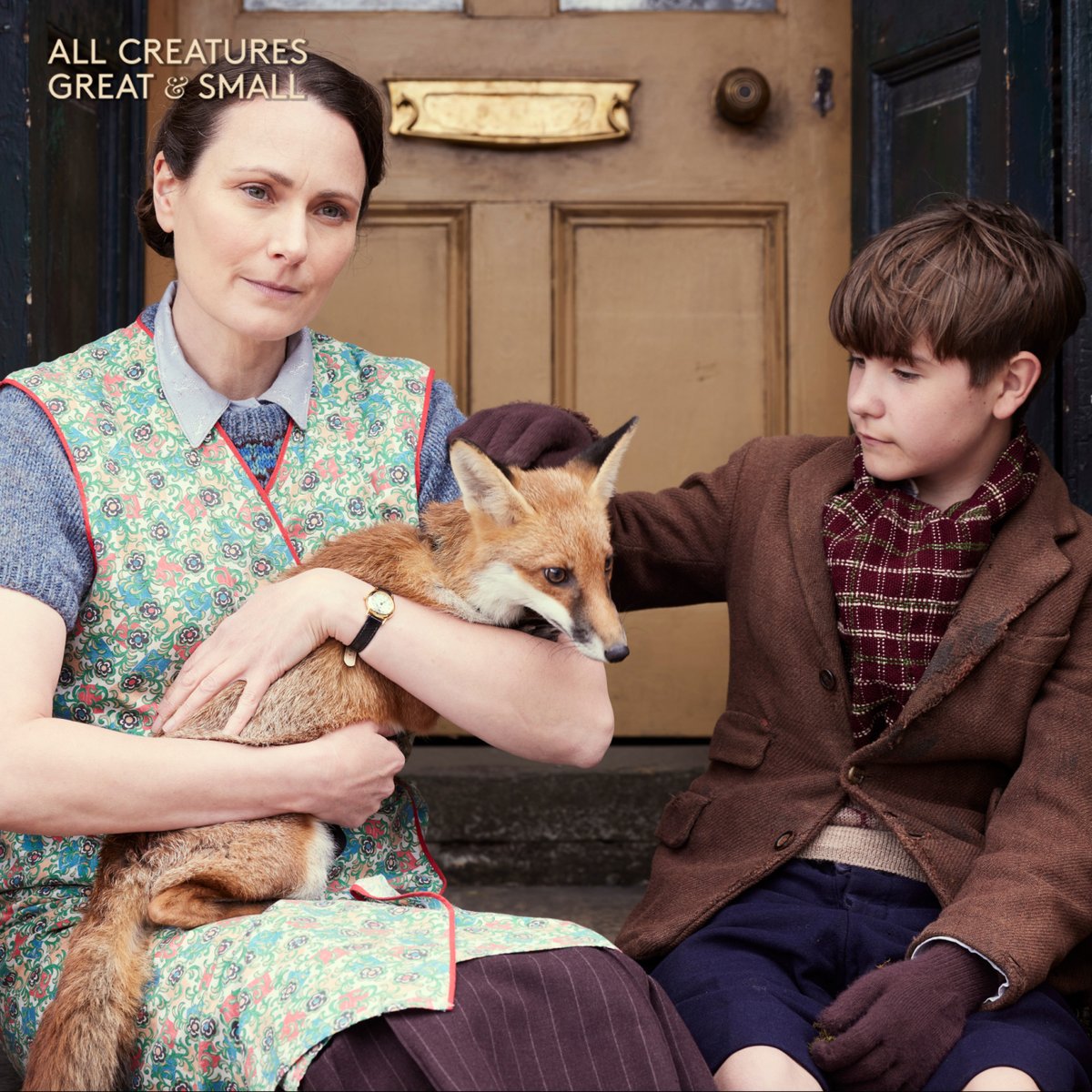 AllCreaturesTV's tweet image. Here’s a first look at the upcoming Christmas Special episode of #AllCreaturesGreatAndSmall.

Can you guess what’s in store for our favourite inhabitants of Darrowby this time? 🐾💼

#ACGAS @channel5_tv @My5_tv