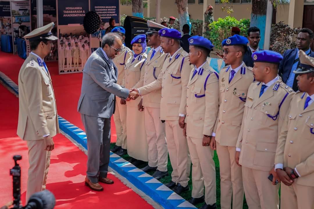 Waxaan hambalyo kal iyo laab ah u dirayaa dhammaan Ciidanka Booliska Soomaaliyeed munaasabadda 81 guuradii ka soo wareegatay markii la aas aasay. Hambalyo Ciidanka Booliska Soomaaliyeed Sanad guurada 81aad!🇸🇴 .