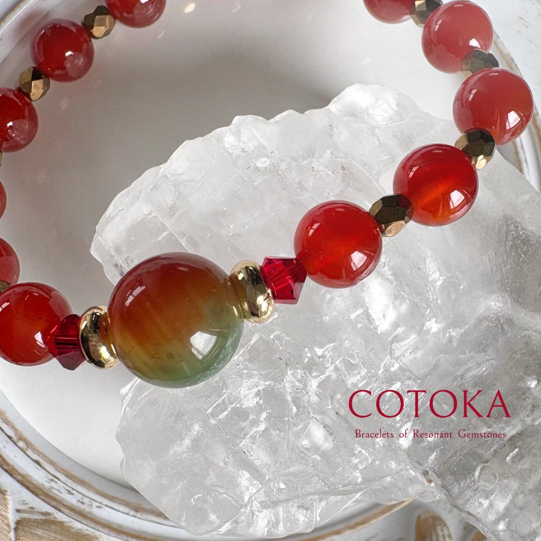 美しいグラデーション 
健康・長寿✴︎孔雀瑪瑙×赤瑪瑙のデザインブレスレットは「Pay IDアプリ」で販売中です♡

thebase.in/to_app?s=item&…