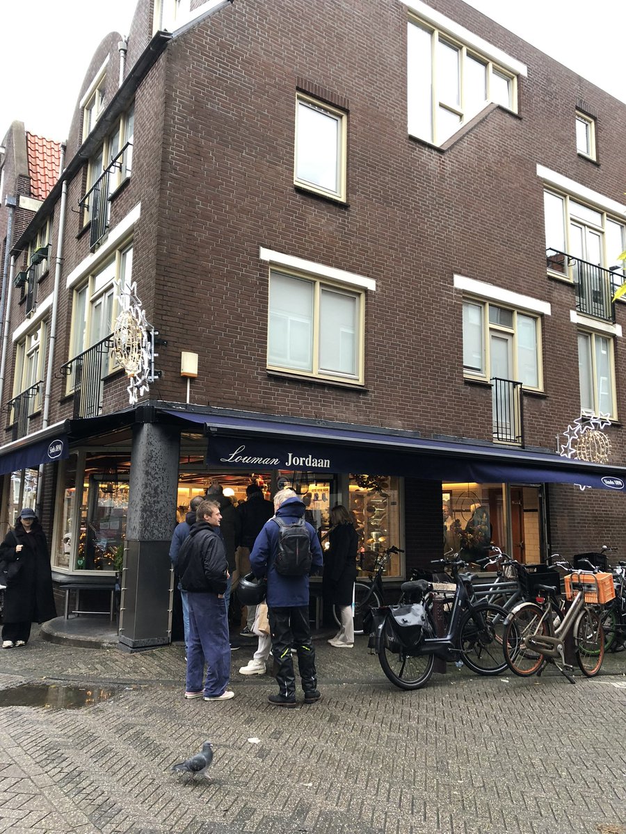 MonicaKeyzer's tweet photo. 🥩🥓🍗
Dit is geen TikTok-rij.
Slagerij Louman is volgende week gesloten.

#TypischAmsterdam Goudsbloemstraat/Tweede Goudsbloemdwarsstraat - Amsterdam.

#kerstrij #kerst #Louman #Jordaan https://t.co/rWwg8Kf06a