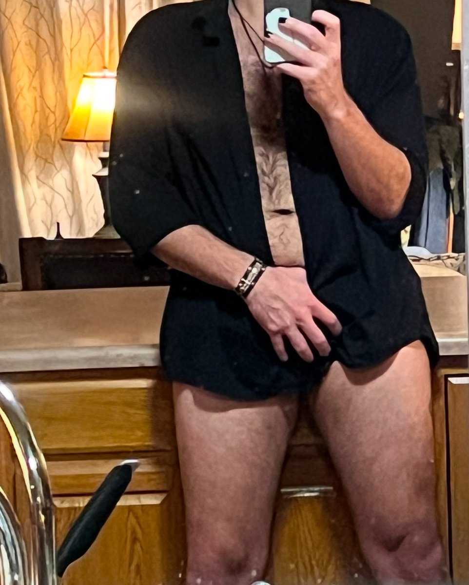 Chaoticbiguy's tweet photo. Special Guest Appearance:
The Gorilla Tape holding the back of my phone together 💀 https://t.co/fMY9sDxxOK