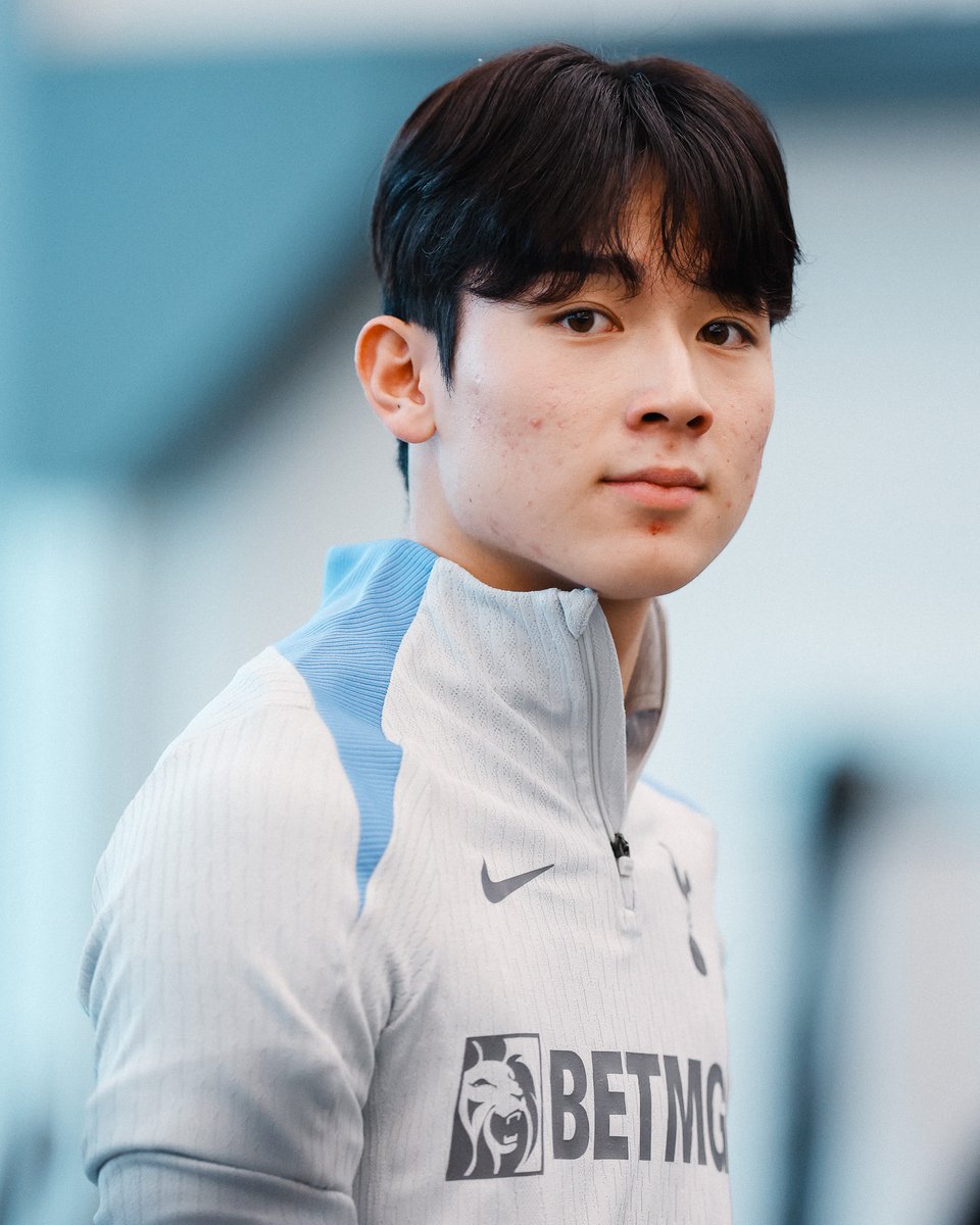 SpursOfficial's tweet image. Welcome to Tottenham Hotspur, Yang Min-Hyeok! 
 
Our new arrival was at Hotspur Way this week ahead of joining us on January 1 👋