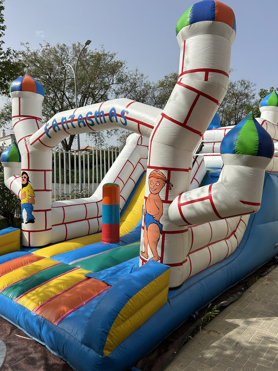 Hoy medio día tendremos el castillo hinchable “GRATIS” para nuestros clientes más pequeños y arrosito 😉reservas 615886755