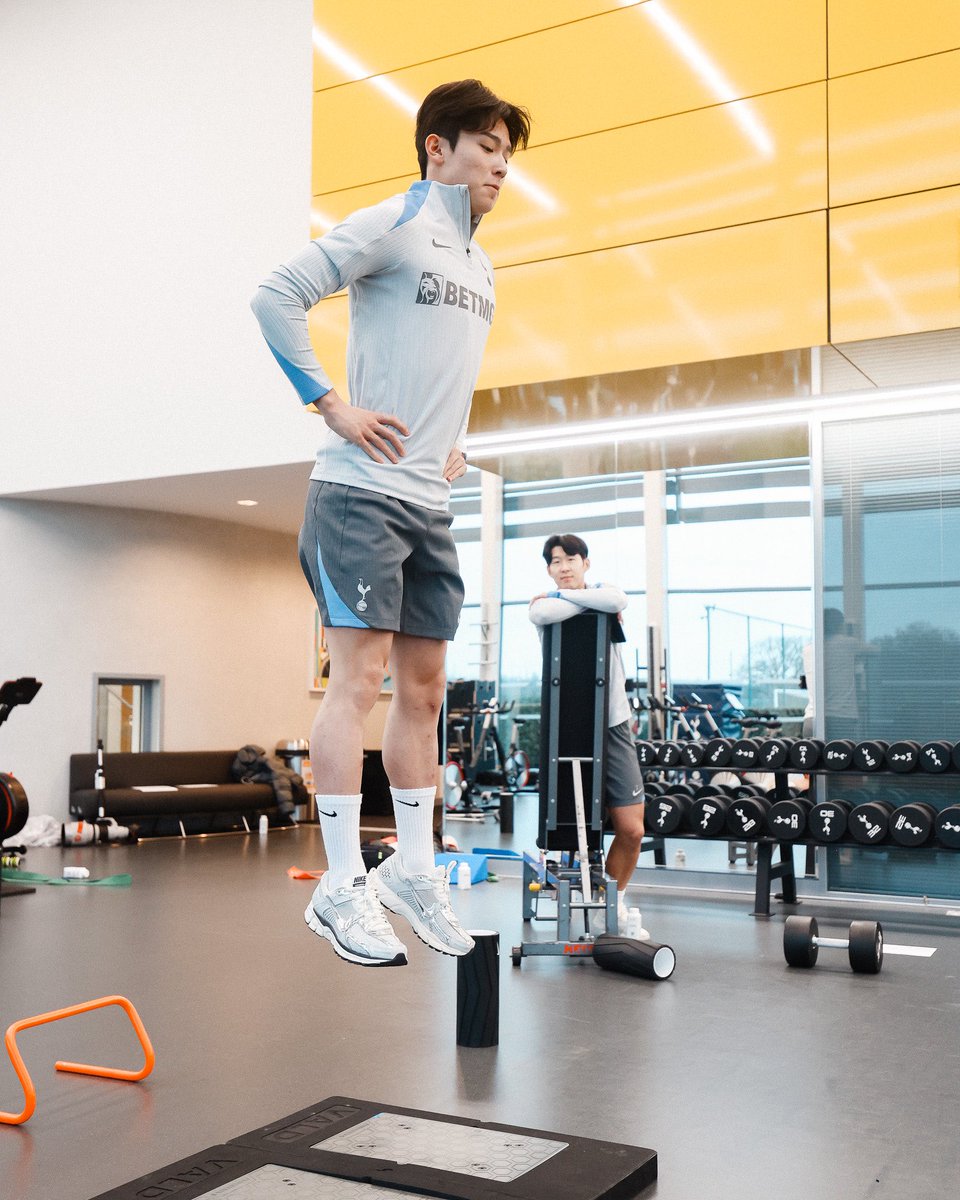 _odeu7's tweet photo. 아웃겨
흥미니 빤히 구경중 https://t.co/bZD9iyqBku