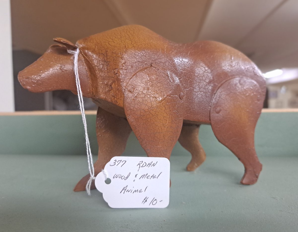 shiftythrifting's tweet photo. Animal #thrifting #submissions https://t.co/2WbJe2l0vN