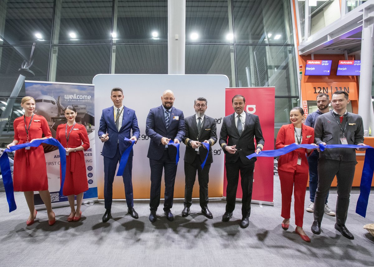 ChopinAirport's tweet image. 🇵🇱✈️🇦🇪 #FirstFlight – @airarabiagroup, uruchomiła bezpośrednie loty z Warszawy do Szardży (@sharjahairport) w Zjednoczonych Emiratach Arabskich. Połączenie zainaugurowano wczoraj - w piątek 20 grudnia.

🎉 Przecięcia wstęgi i symbolicznego uruchomienia połączenia dokonali piloci
