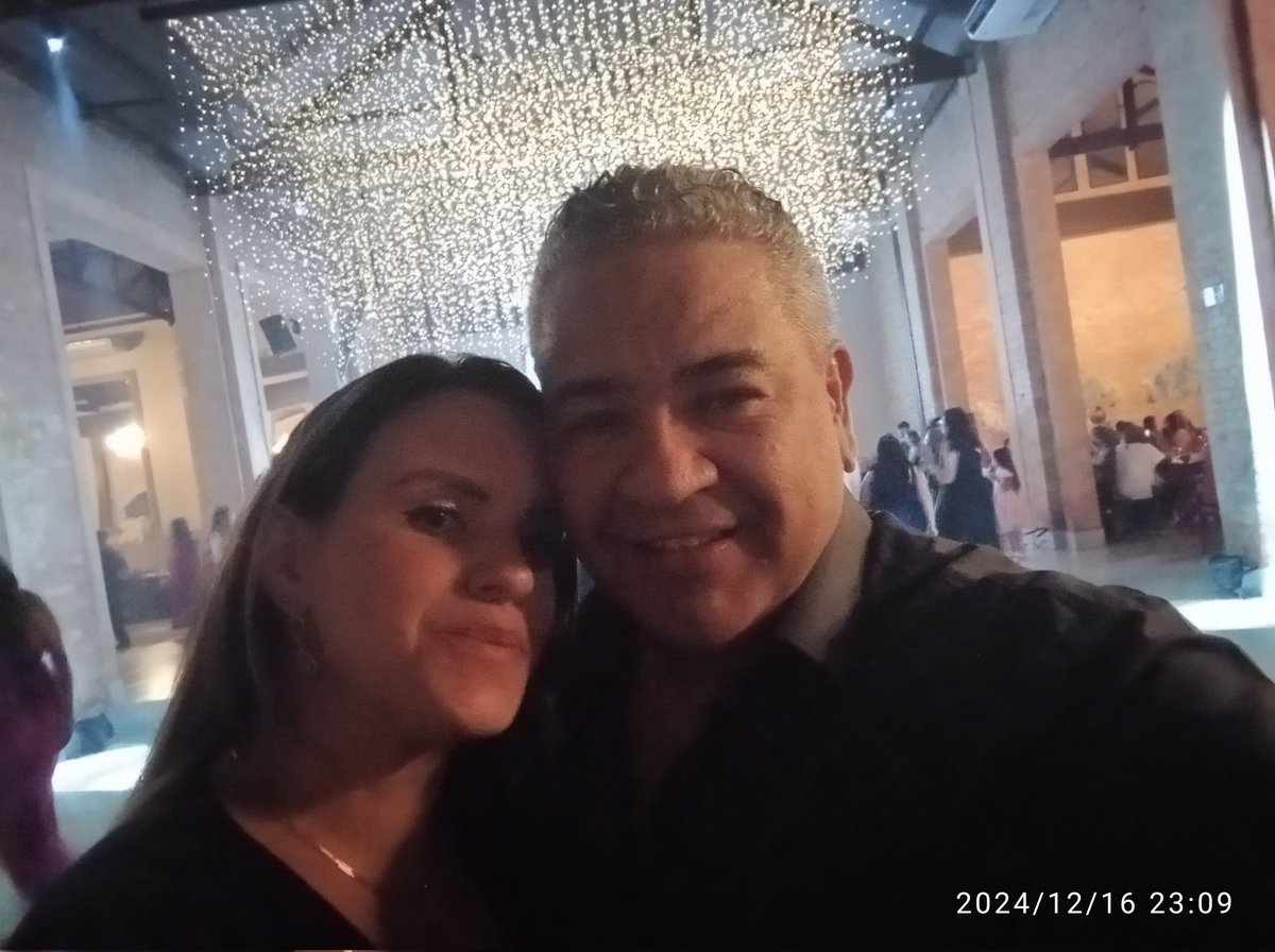 FranciscParra's tweet photo. Noite de festa e muito amor. https://t.co/50w1GdBrFv
