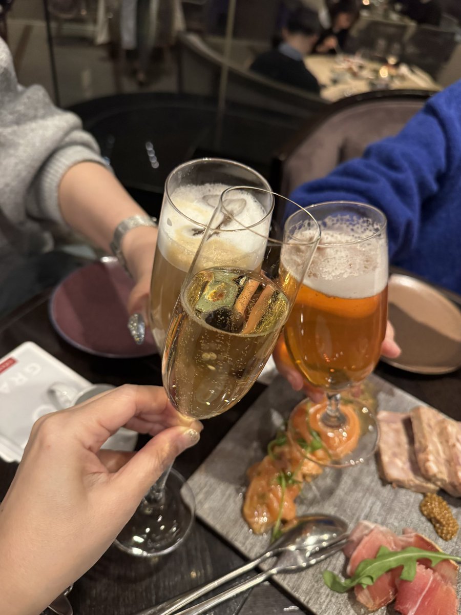 orangeroad20134's tweet photo. 福岡楽しい！
食べまくりな女子会。

メリークリスマス🍷🎄🎅 https://t.co/7nSjcphoWr