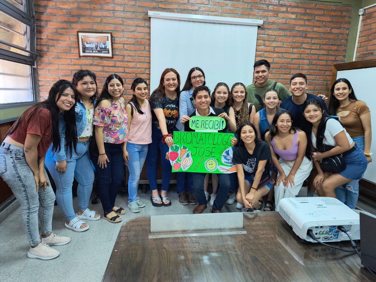 fca_unju's tweet photo. 💚 ¡Saludamos a un nuevo Bromatólogo!
Leonardo José Torrejón, se recibió tras presentar la práctica profesional que desarrolló en el Área de Seguridad Alimentaria de la Muni de San Salvador de Jujuy, sus tutoras fueron la Dra. Leila Giménez y la Bromatóloga Eliana Obando https://t.co/sI3Pf6PJan