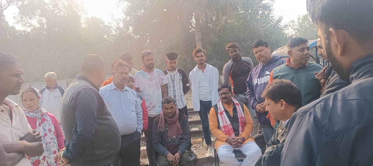 AshokGoelBJP's tweet image. आज #LalBagh के चौकी नं 4 में हमारी बहन राखी की आकस्मिक मृत्यु होने पर उनके पिता अशोक पासवान जी से मिलकर शोक संवेदना प्रकट की और उस दिवंगत आत्मा की शांति के लिए भगवान से प्रार्थना की!