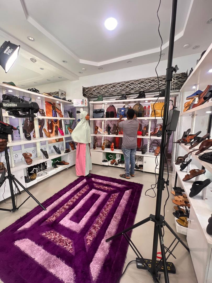 AnifowoseAbdul7's tweet photo. Share Love the Premium Way with Zeinny Crafts!
Africa's No. 1 Leather Brand presents the KOH @60 Edition - a collection of curated gift packages filled with exquisite leather goods.
#MadeInAfrica
#TheLadyShoeMaker
#FootWears https://t.co/B7NCo8NxxE