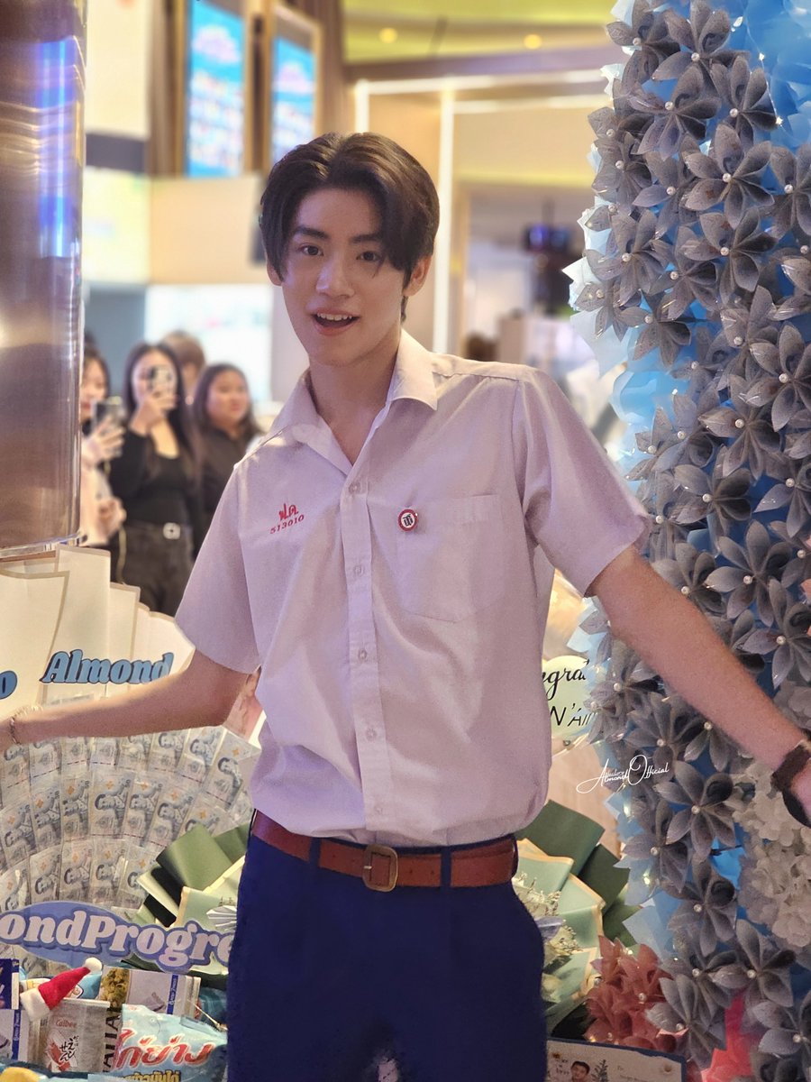 AlmondOfficial_'s tweet photo. วันนี้น้องม่อนได้รับของขวัญจากพี่ๆเยอะเลย  ของขวัญทุกชิ้น คือความรักของแฟนๆทุกคน~ ม่อนเห็นแล้วใช่มั้ยคับ ว่าหนูได้รับความรักเยอะขนาดไหน 🥰 

วันนี้ต้องส่งตัวละครปุณณ์กลับสู่นิยายแล้ว ทำให้เต็มที่นะคับ คนเก่ง ✌️

ALWAYS FRIDAY
#LoveSick2024LetsGetTogether
#Almondbabybigboy https://t.co/BKStMebZyZ