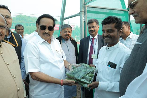 airnewsalerts's tweet photo. Union Jal Shakti Minister C. R. Patil inaugurated Climate Smart Agro-Textile Demonstration Center at Navsari in Gujarat. 

Addressing on the occasion, C. R. Patil emphasized the critical role of Agro-Textiles in improving crop productivity, conserving resources, and enabling sustainable farming. 

He urged farmers to visit the demonstration centre and integrate Agro-Textile technologies into their practices for enhanced agricultural outcomes.