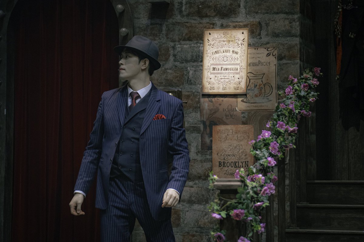 24. 12. 21. 미아 파밀리아 커튼콜

스티비 役 || #변희상

부러우면 지는거다. 부럽냐