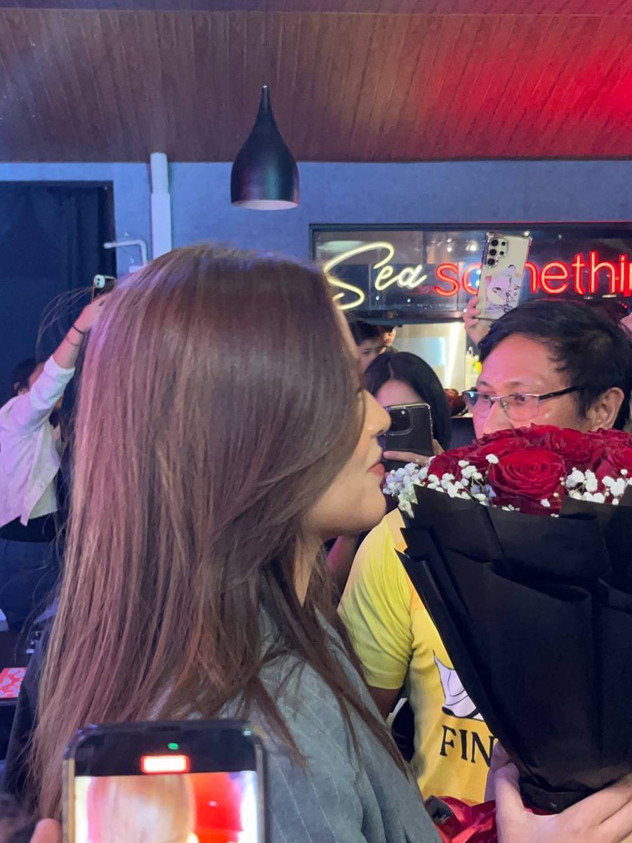 jeluiadore's tweet photo. currently swooning over janc’s perfect visuals 😭 how is she even real..

(full credits to @asdfjkhmarj for the photos 💙)
#Charlottes1stFanMeet
#CharlottesYearEndPartyDDay https://t.co/RZUAM6pP10