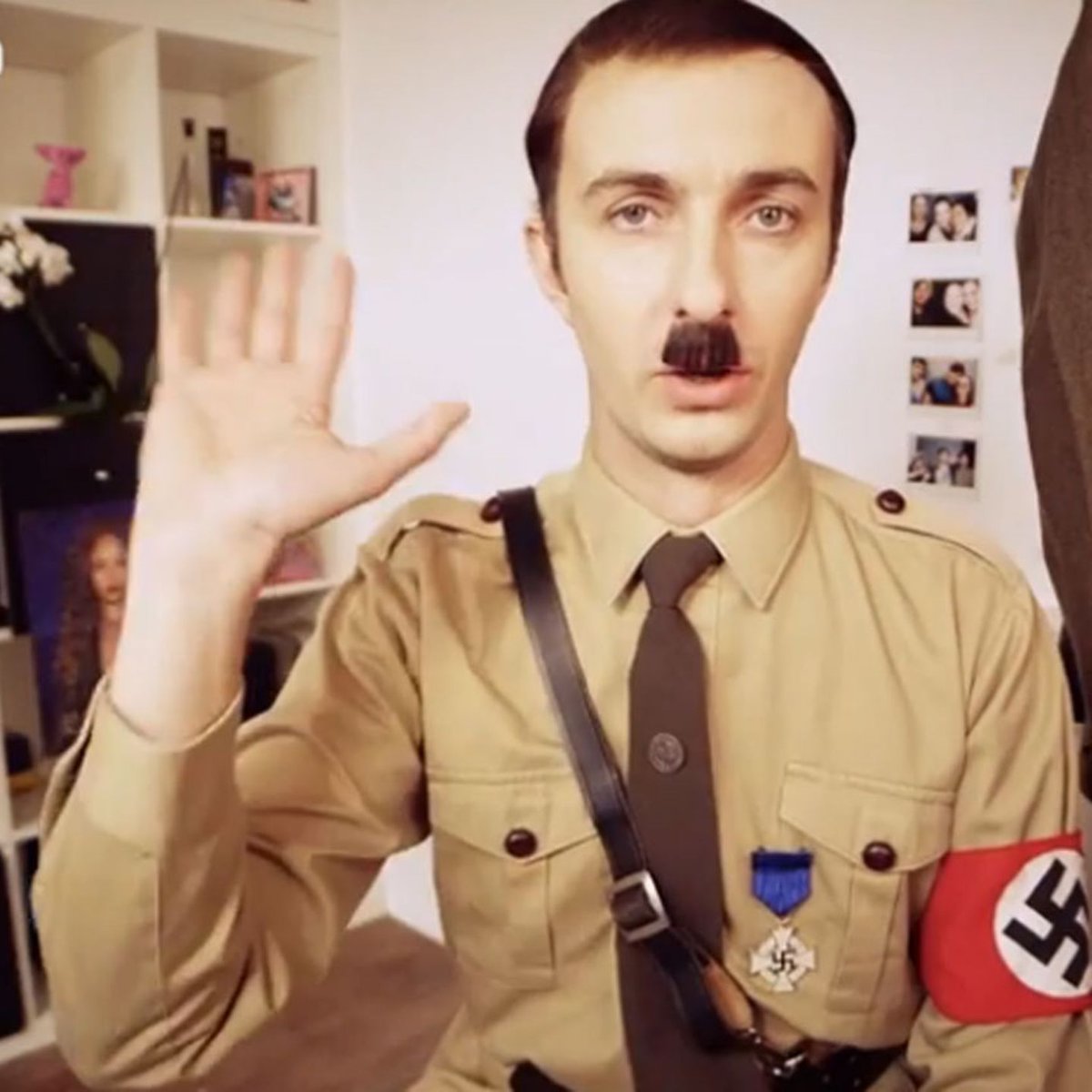 VDilucinda's tweet photo. @TheHash20440875 Na, du Vogel. Wo bleibt die Anzeige gegen Böhmermann, Perscheids Hinterbliebene und zuletzt natürlich gegen mich? https://t.co/JNm88WR2SQ