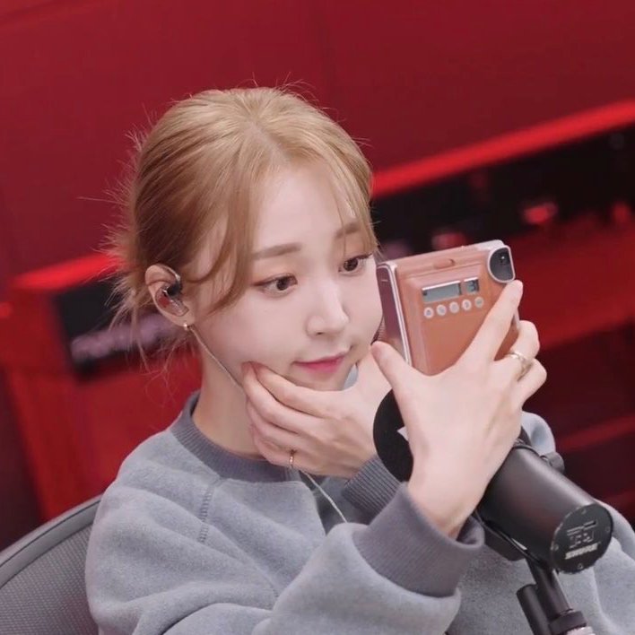 solarnootnoot's tweet photo. moonbyul cute moments - a thread 🧵

#흰눈이내리던날_별이의날 #makeitByulsday #문별 #MOONBYUL #moonbyulS2shootingstar4ever https://t.co/3ghy1VXkjQ