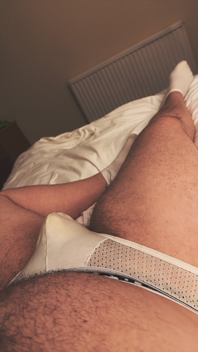 Cheeky afternoon pic 😜 feeling really horny today. 

Show me your dick pics in the comments 😈 

🔗 club.fans/c_kingsl3y
