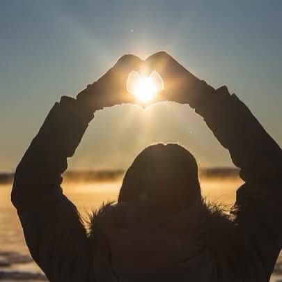 In deze donkere tijden, op de kortste dag van het jaar, wens ik iedereen de hoop en de warmte van het toenemend licht tijdens de feestdagen en in 2025!