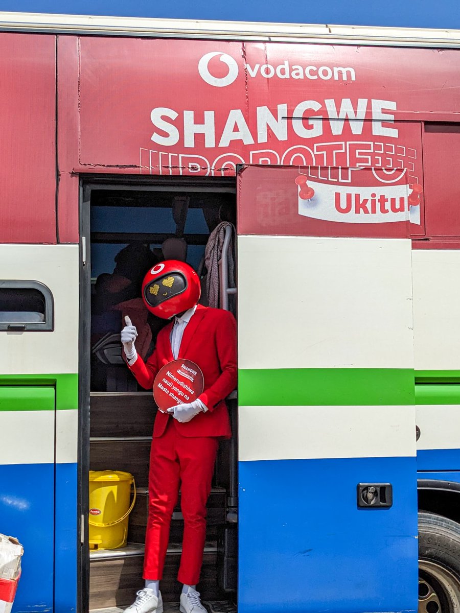 TBoundBuses's tweet photo. Unalipa nauli ya VVIP, ghafla unakutana na #MastaShangwe kutoka @VodacomTanzania unarudishiwa nauli yako yote,  vibe la Christmas lazima liongezeke 🎅 https://t.co/q02n2sk4b8