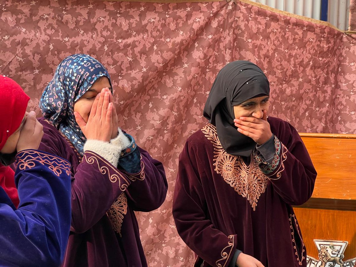 noorirahat2's tweet photo. On International Pheran Day, the Indian Army brought warmth and smiles to the remote villages of Kashmir by distributing traditional pherans to underprivileged families.
#PheranDay
#KoshurCulture
#ChillaiKalan https://t.co/LYnSVFyWPE