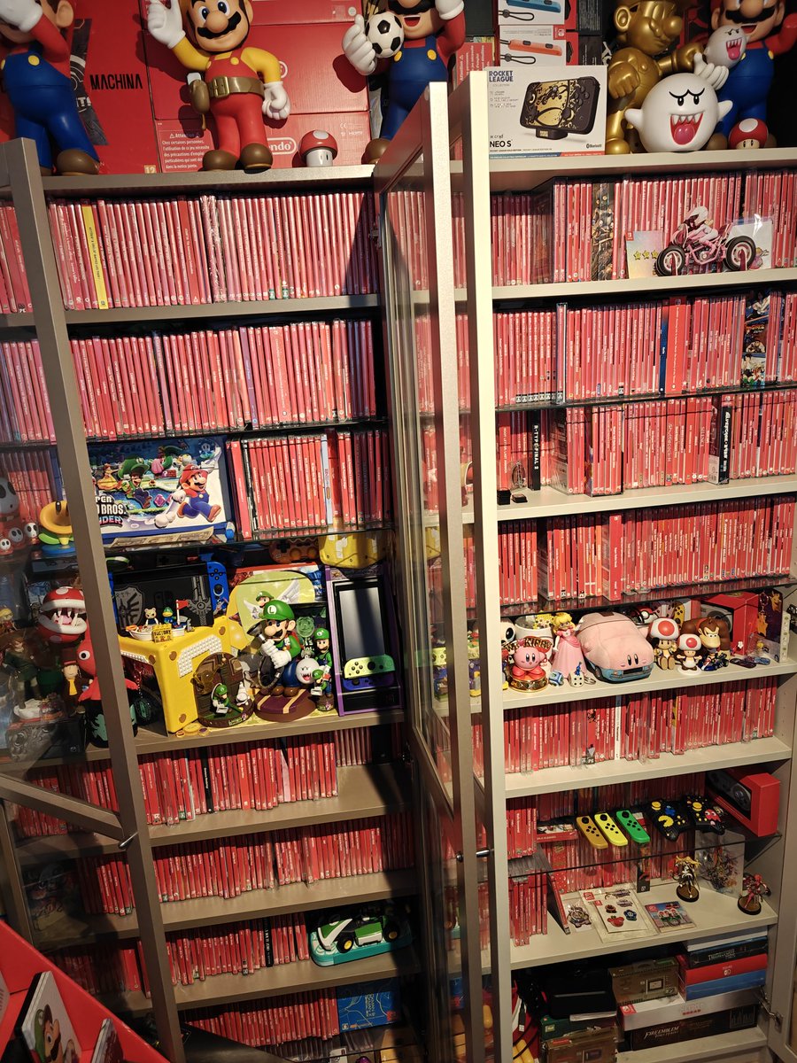 PacboySlim's tweet photo. And the right shelves are done (with Switch games M-Z). Dedicated one shelf for collectables. The display stand is emptied (for now filled with steelbooks). The collection is tidy again, now it's time to play! https://t.co/UGgdKxOkKh