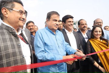 airnews_mumbai's tweet image. #BioBitumen | 
केंद्रीय रस्ते वाहतूक आणि महामार्ग मंत्री @nitin_gadkari यांनी महाराष्ट्रातील नागपूर येथील राष्ट्रीय महामार्ग-४४ वर भारतातल्या पहिल्या बायो-बिटुमेन-आधारित राष्ट्रीय महामार्ग पट्ट्याचं अनावरण केलं

@PrajIndustries
@CSIRCRRI
@NHAI_Official
#PragatiKaHighway