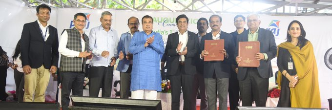 airnews_mumbai's tweet image. #BioBitumen | 
केंद्रीय रस्ते वाहतूक आणि महामार्ग मंत्री @nitin_gadkari यांनी महाराष्ट्रातील नागपूर येथील राष्ट्रीय महामार्ग-४४ वर भारतातल्या पहिल्या बायो-बिटुमेन-आधारित राष्ट्रीय महामार्ग पट्ट्याचं अनावरण केलं

@PrajIndustries
@CSIRCRRI
@NHAI_Official
#PragatiKaHighway