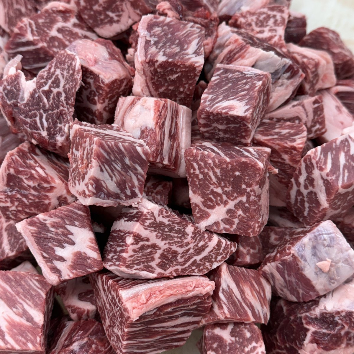 [크리스마스 고기 이벤트🎄]

상품 : 1++ 한우 
등심 큐브 스테이크 300g + 안심 200g = 1명

1. 해당 게시글을 리트윗 + 댓글 ㄹㅇㅋㅋ
2. ~ 12월 22일 오전 10시까지
3. 당첨자 발표 : 22일 언젠가