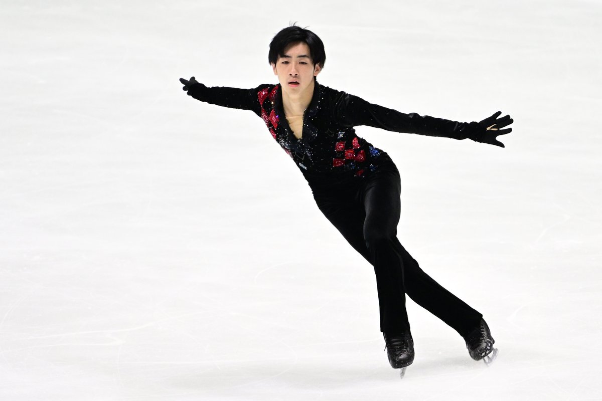 全日本フィギュアスケート選手権2024⛸️ 男子シングルでは鍵山優真選手が優勝👏 2位には中田璃士選手、3位に壷井達也選手✨  鍵山優真選手はこの勝利でミラノ・コルティナ2026オリンピックの出場枠獲得がかかる世界フィギュアスケート選手権への出場を決めました ..., image size:1200x800