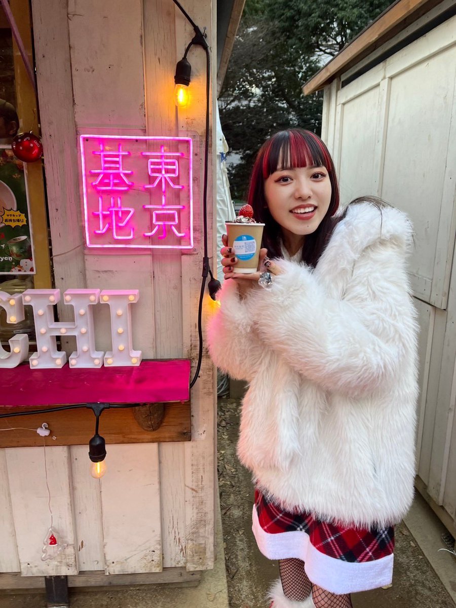 ChaR_uta's tweet photo. そして！！⭐️
「NICO TACOS 」さん
ワシポップで話していたクリスマスタコスを食べました🌮 Bueno!

「キッチンアンバーズ」さん
キューバサンドは肉厚でチーズたっぷりで食べごたえがあって美味しかったです！

「東京基地」さん
オレオのせ ホットスイーツラテ 
甘くて見た目も可愛くてDelicious！ https://t.co/pJytJL3dbC