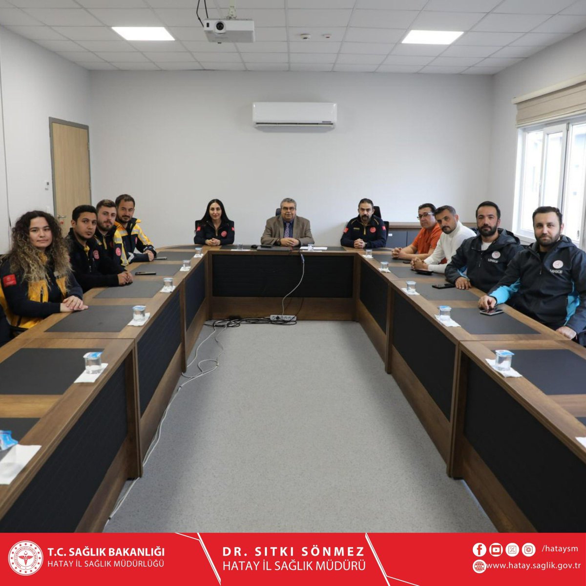 hataysm's tweet photo. Hatay İl Sağlık Müdürlüğü olarak, AFAD ile birlikte Sedneya Hapishanesindeki insanlık suçlarına maruz kalanların durum tespiti için gerçekleştirdiğimiz görevi büyük bir özveriyle tamamladık.Personelimize İl Sağlık Müdürümüz tarafından teşekkür belgesi verildi. https://t.co/3xahNIq25p