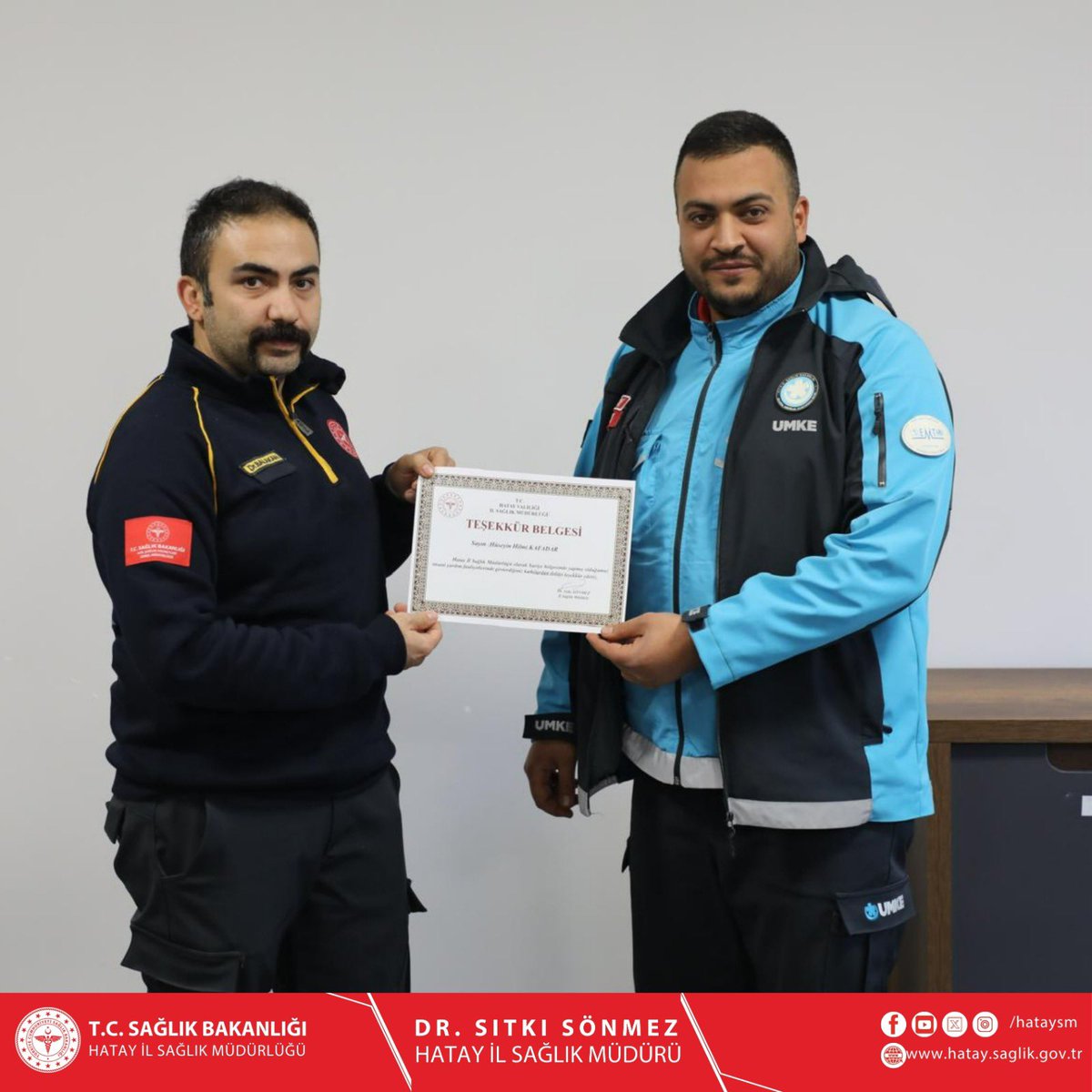 hataysm's tweet photo. Hatay İl Sağlık Müdürlüğü olarak, AFAD ile birlikte Sedneya Hapishanesindeki insanlık suçlarına maruz kalanların durum tespiti için gerçekleştirdiğimiz görevi büyük bir özveriyle tamamladık.Personelimize İl Sağlık Müdürümüz tarafından teşekkür belgesi verildi. https://t.co/3xahNIq25p