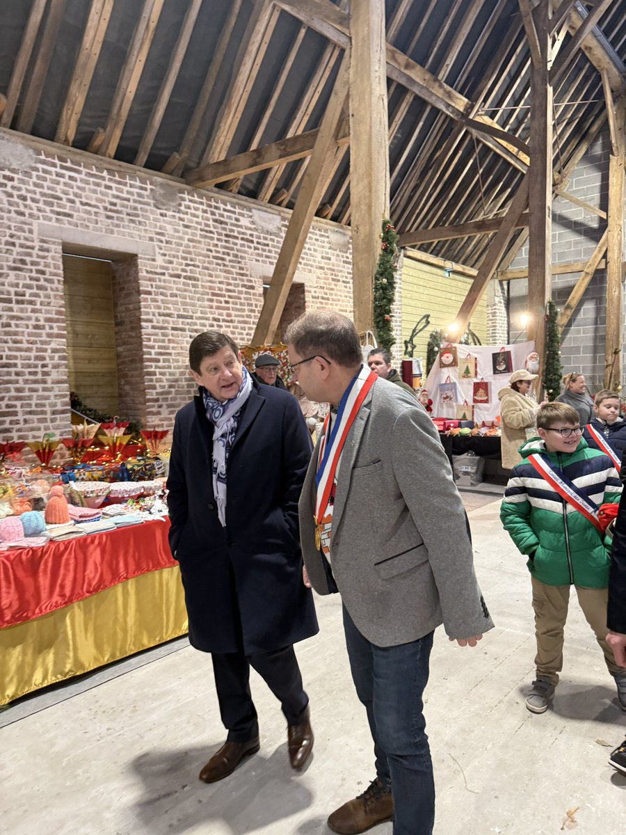 PatrickKanner's tweet photo. Nous avons inauguré ce matin le superbe marché de noël de #Dechy au sein de la ferme Jacquard. 50 exposants dans un lieu exceptionnel. 

Félicitations au maire Jean-Michel Szatny pour cette belle manifestation.

@chereau https://t.co/80jl8jT3EL