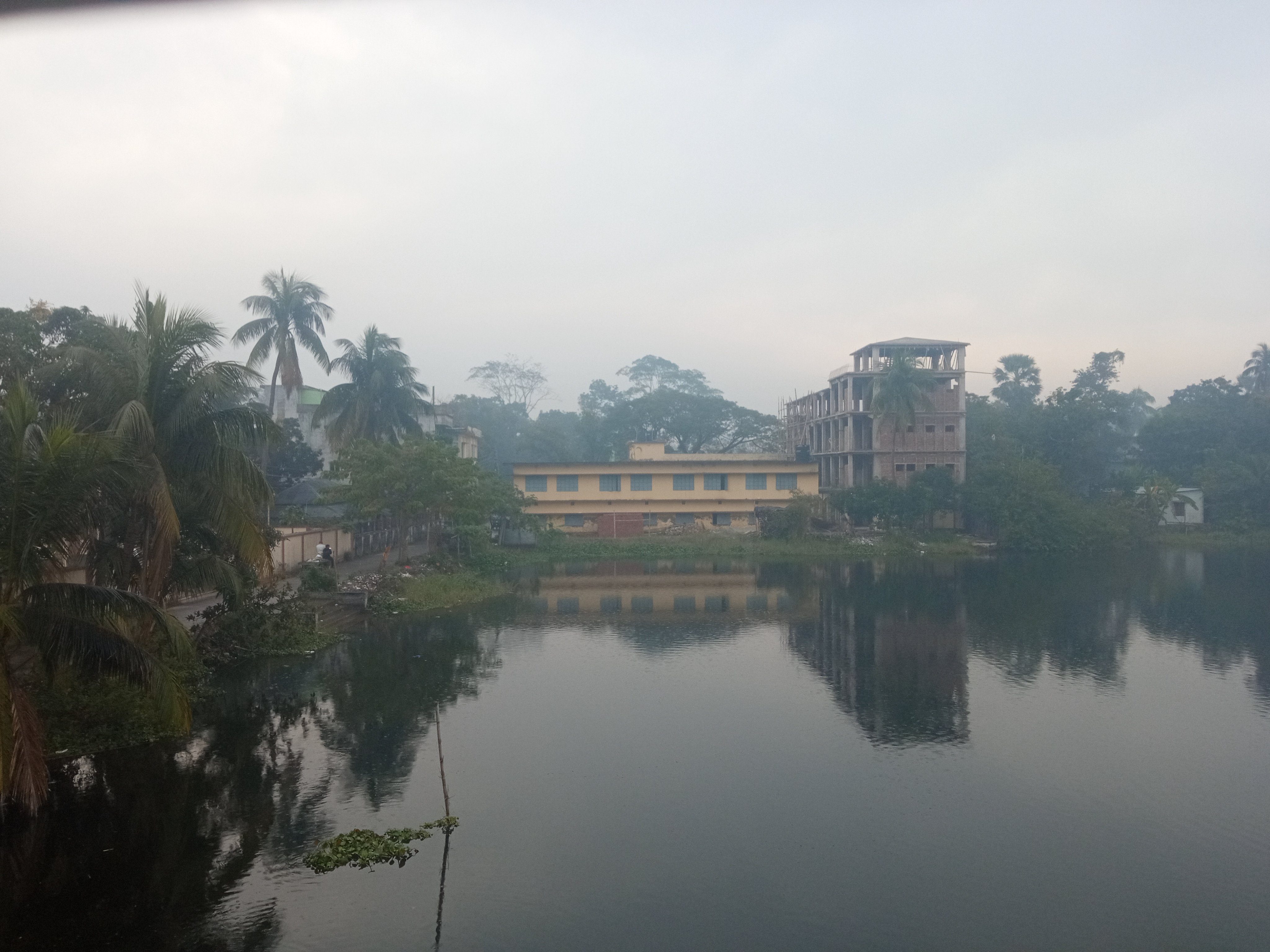 মাদারীপুরে নিম্নচাপের কারণে গুঁড়ি গুঁড়ি বৃষ্টি হচ্ছে