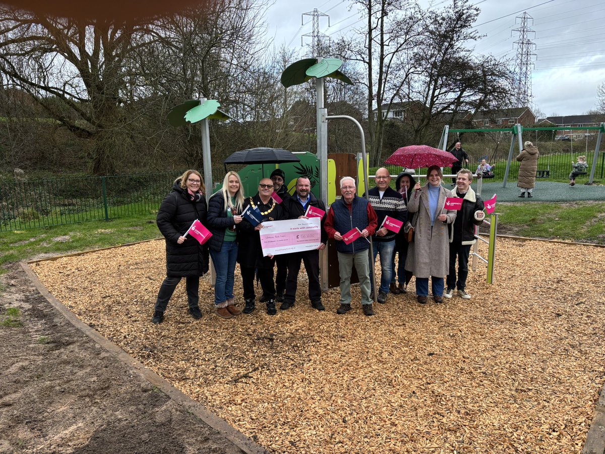 WombourneParish's tweet photo. 🌟 Poolhouse Play Area 🌟
Opened by Cllr Martin Perry, this project was made possible thanks to a £56,600 grant from the National Lottery Community Fund.
Nancy was first on the equipment, followed by Amelia, Isla &amp; Ronnie – a big thumbs up from them all! @TNLComFund https://t.co/9fOK5yB1Ht