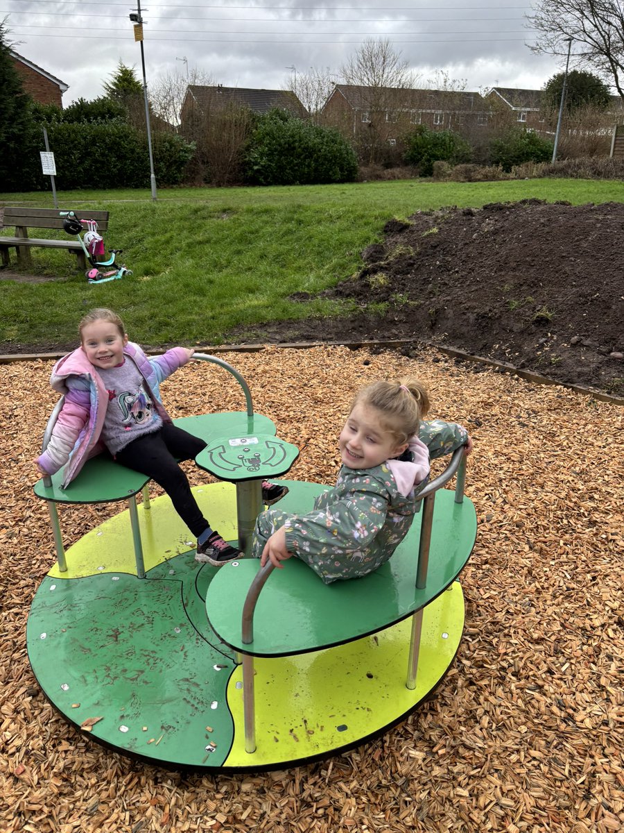 WombourneParish's tweet photo. 🌟 Poolhouse Play Area 🌟
Opened by Cllr Martin Perry, this project was made possible thanks to a £56,600 grant from the National Lottery Community Fund.
Nancy was first on the equipment, followed by Amelia, Isla &amp; Ronnie – a big thumbs up from them all! @TNLComFund https://t.co/9fOK5yB1Ht