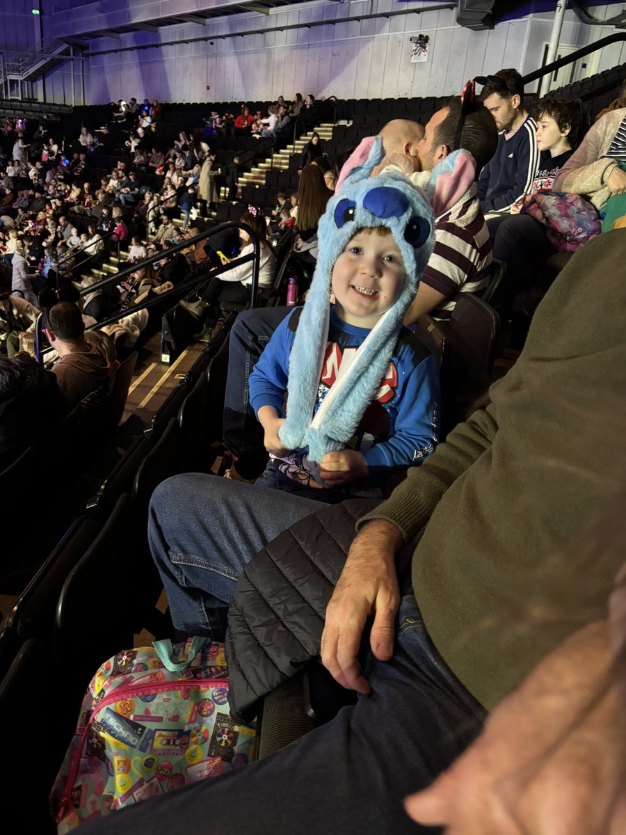 BennellBev's tweet photo. What a morning 🎄#DisneyonIce https://t.co/0Pat2BfwGr