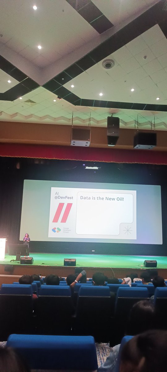 Nikhil81635812's tweet photo. Session on Data and AI by #puspanjali
#devfesthyd24 #gdghyd https://t.co/XpLQADLPLR