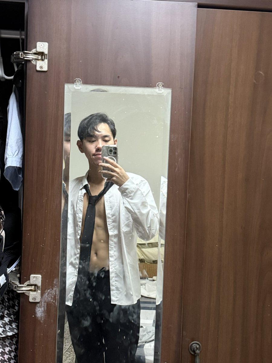 Richard35135162's tweet photo. 制服把妳制伏 https://t.co/BNXlEsXNz2